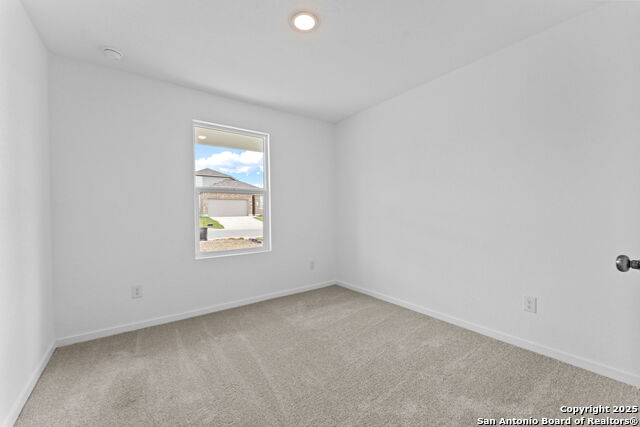 Listing photo id 15 for 720 Horsetail Ln