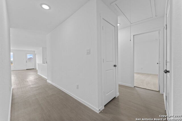 Listing photo id 17 for 720 Horsetail Ln