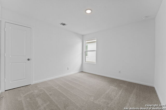 Listing photo id 18 for 720 Horsetail Ln