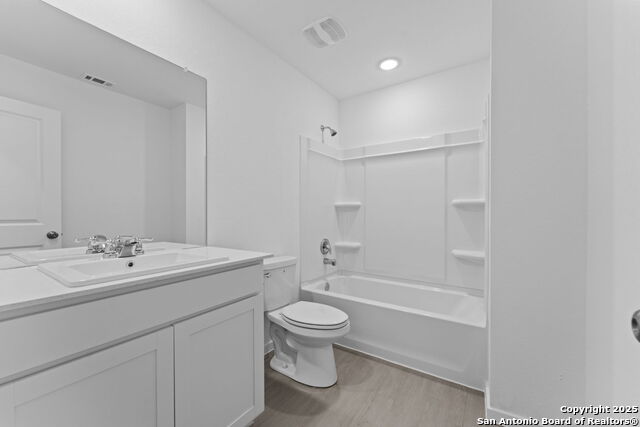 Listing photo id 20 for 720 Horsetail Ln