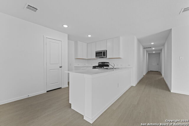 Listing photo id 1 for 720 Horsetail Ln