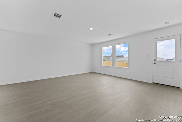 Listing photo id 2 for 720 Horsetail Ln