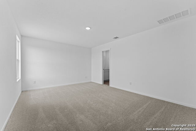 Listing photo id 6 for 720 Horsetail Ln