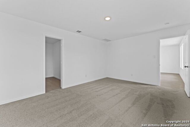 Listing photo id 7 for 720 Horsetail Ln