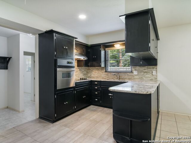 Image 11 of 29 For 915 Tamworth Drive