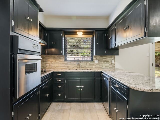 Image 12 of 29 For 915 Tamworth Drive