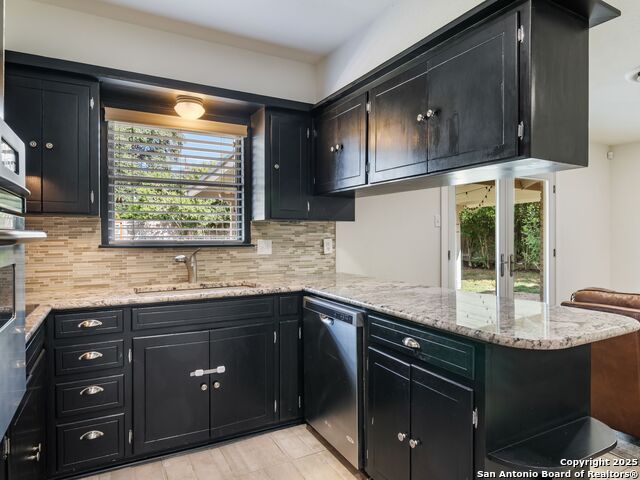 Image 13 of 29 For 915 Tamworth Drive