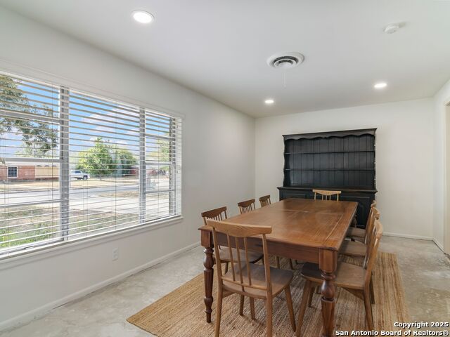 Image 14 of 29 For 915 Tamworth Drive