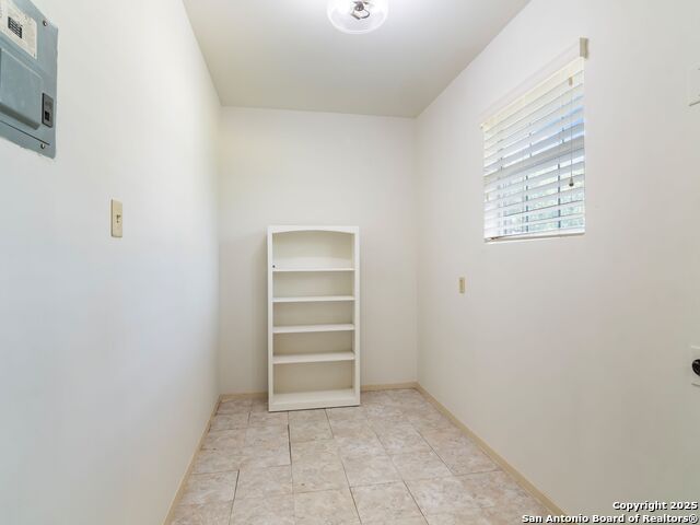 Image 16 of 29 For 915 Tamworth Drive