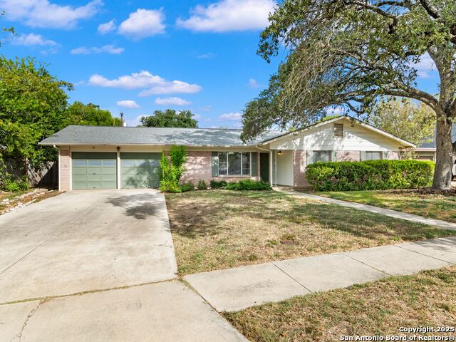 Image 2 of 29 For 915 Tamworth Drive