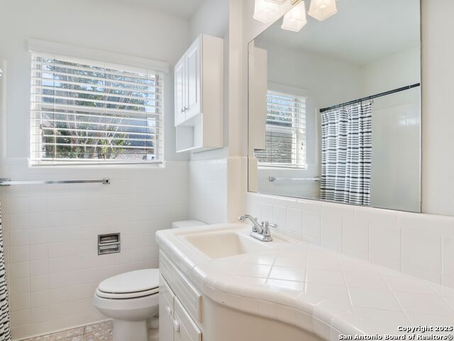 Image 21 of 29 For 915 Tamworth Drive