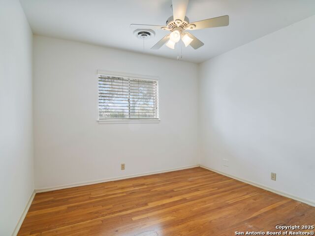 Image 24 of 29 For 915 Tamworth Drive