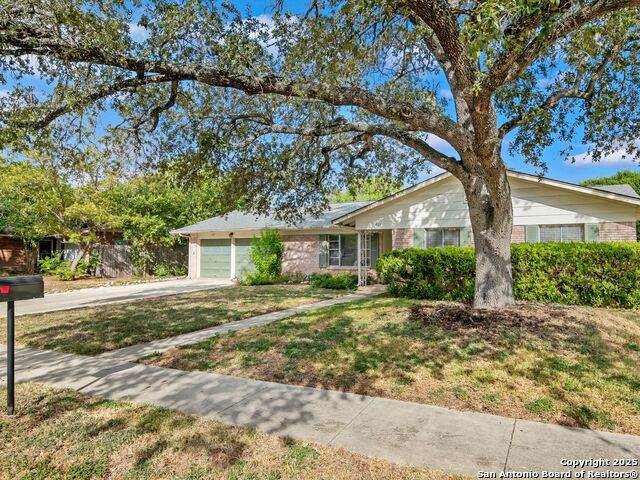 Image 3 of 29 For 915 Tamworth Drive