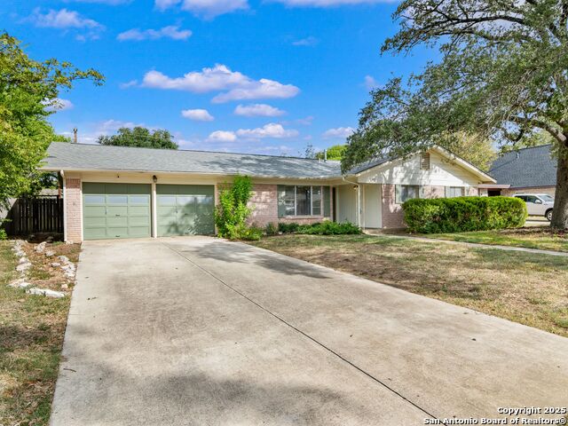 Image 5 of 29 For 915 Tamworth Drive