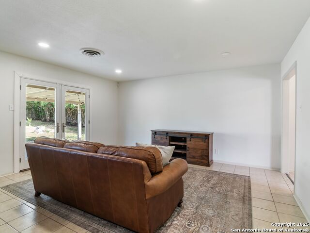 Image 7 of 29 For 915 Tamworth Drive