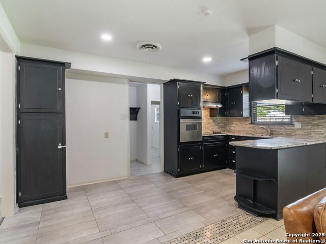 Image 9 of 29 For 915 Tamworth Drive