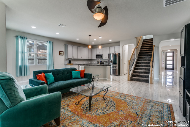 Listing photo id 2 for 10223 Meadow Lark