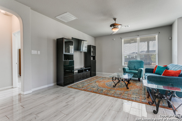 Listing photo id 4 for 10223 Meadow Lark