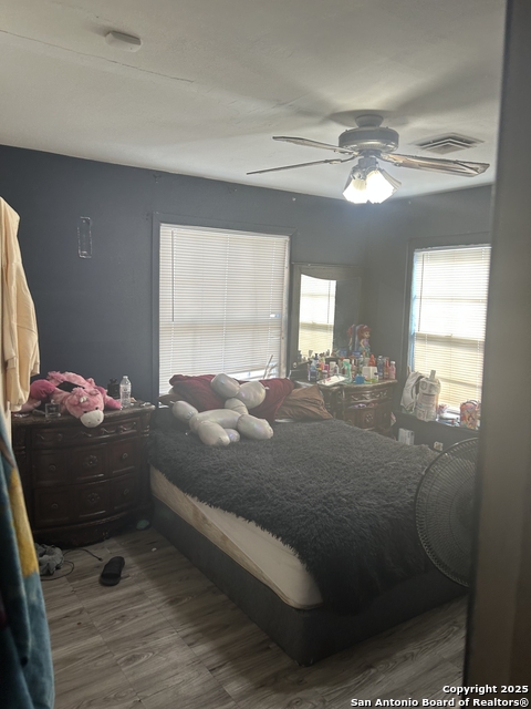 Listing photo id 11 for 2214 Cesar E Chavez W