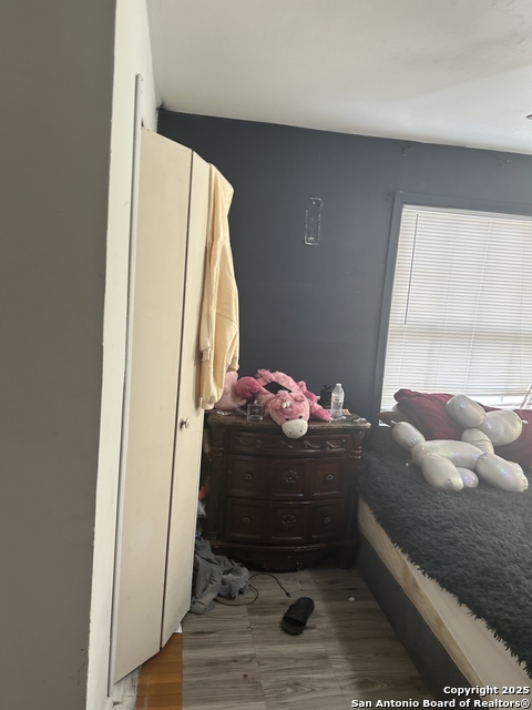 Listing photo id 12 for 2214 Cesar E Chavez W