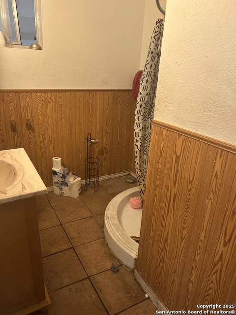 Listing photo id 15 for 2214 Cesar E Chavez W