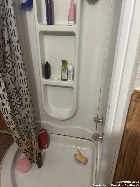 Listing photo id 17 for 2214 Cesar E Chavez W