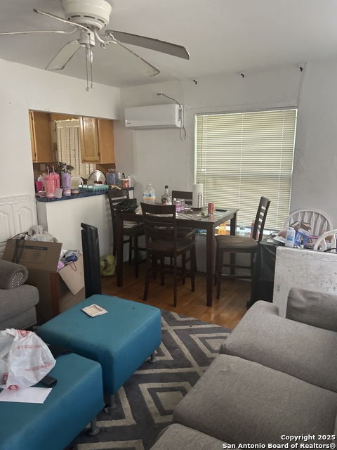 Listing photo id 0 for 2214 Cesar E Chavez W