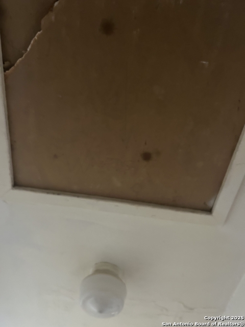 Listing photo id 18 for 2214 Cesar E Chavez W