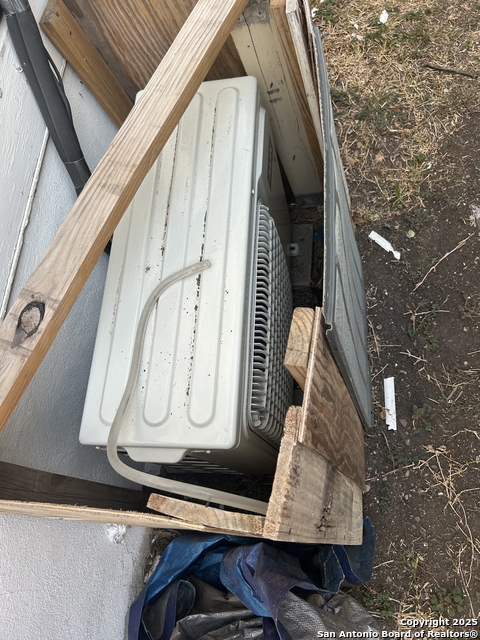 Listing photo id 20 for 2214 Cesar E Chavez W