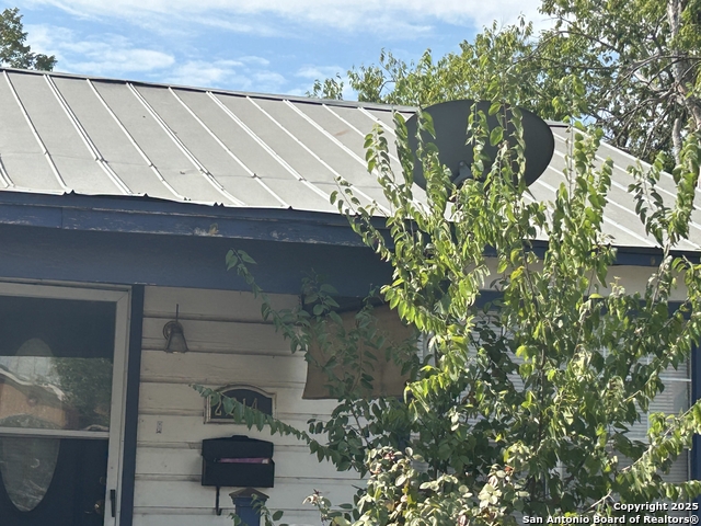 Listing photo id 22 for 2214 Cesar E Chavez W