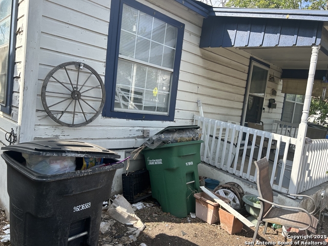 Listing photo id 23 for 2214 Cesar E Chavez W