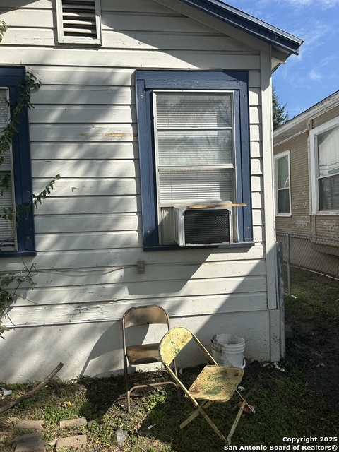 Listing photo id 24 for 2214 Cesar E Chavez W
