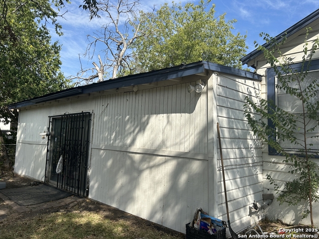 Listing photo id 26 for 2214 Cesar E Chavez W