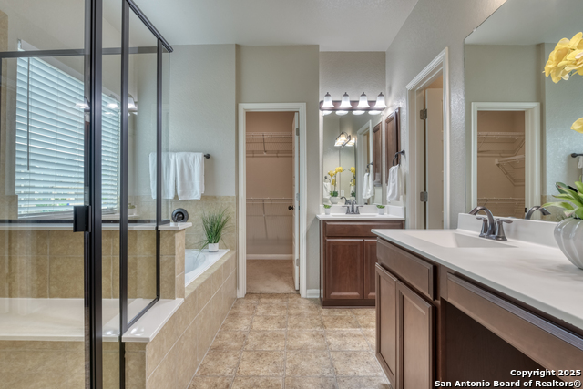 Image 16 of 35 For 11618 Tribute Oaks