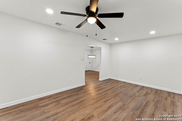 Image 10 of 31 For 307 Dawnridge Dr