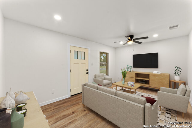 Image 3 of 31 For 307 Dawnridge Dr