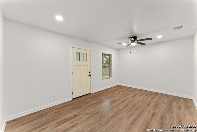 Image 9 of 31 For 307 Dawnridge Dr