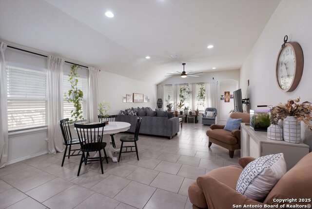 Image 10 of 53 For 9029 Curling Post