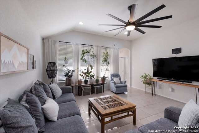 Image 13 of 53 For 9029 Curling Post