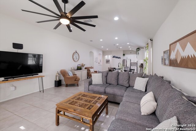 Image 15 of 53 For 9029 Curling Post