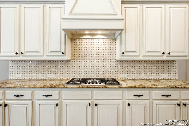 Image 22 of 50 For 18119 Abingdon Place