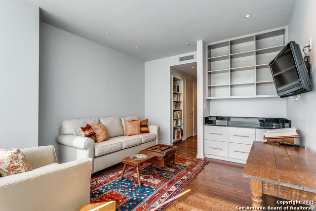 Image 19 of 25 For 200 Patterson 206