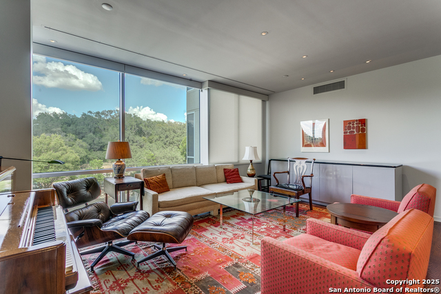 Image 3 of 25 For 200 Patterson 206