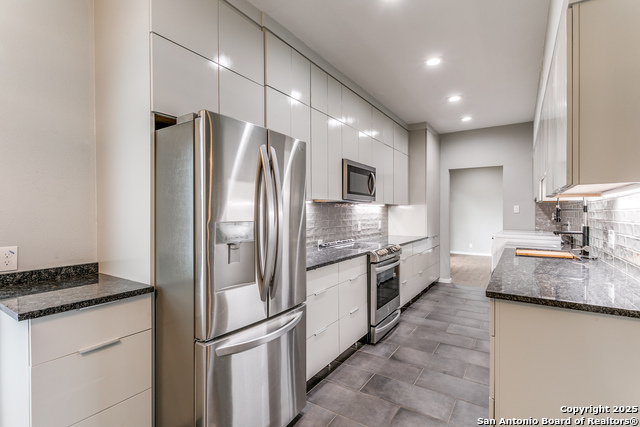 Image 14 of 28 For 3678 Hidden Drive  604