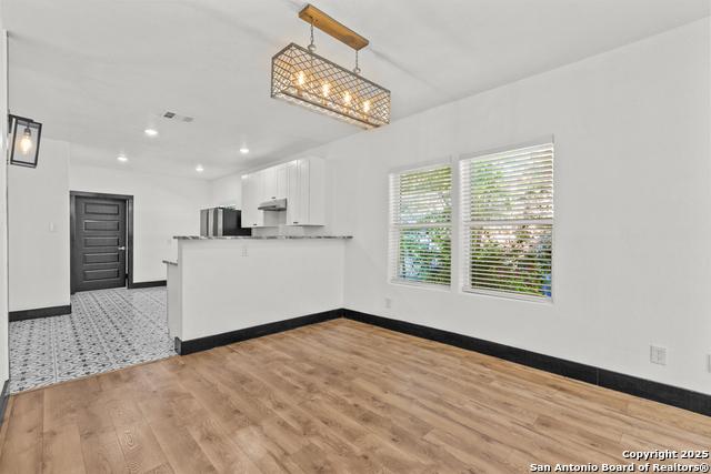 Image 18 of 31 For 726 E Highland Blvd