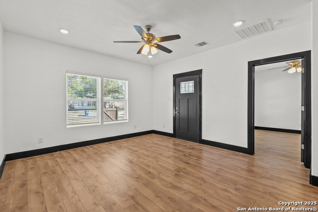 Image 20 of 31 For 726 E Highland Blvd