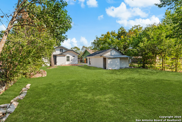 Image 21 of 31 For 726 E Highland Blvd