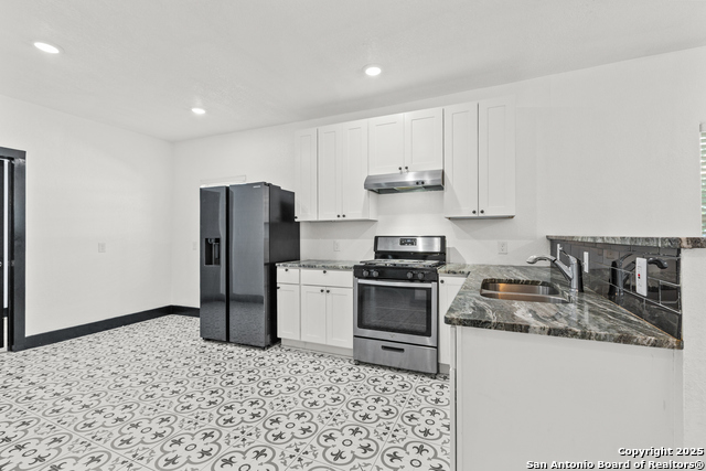 Image 8 of 31 For 726 E Highland Blvd