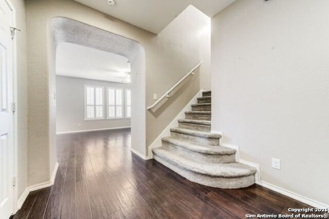 Listing photo id 1 for 9023 Pine Creek