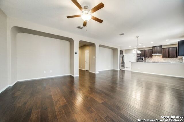 Listing photo id 2 for 9023 Pine Creek